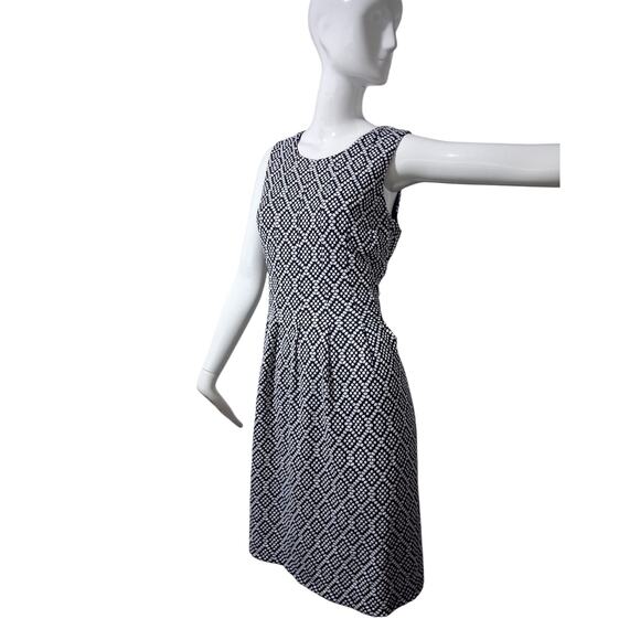 Women's size Medium Geometric Casual Pleated Church Normcore Sleeveless Dress - Picture 5 of 11